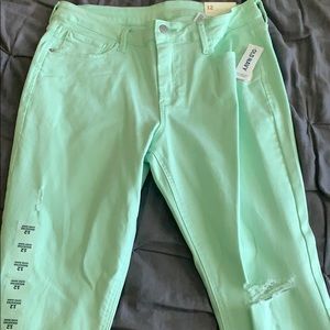 Old Navy Ankle length ripped jeans mid-rise